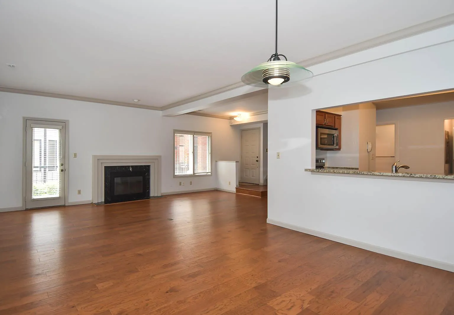 2 bed, 2.5 bath, 1600 sqft, $3,200 — Photo 3
