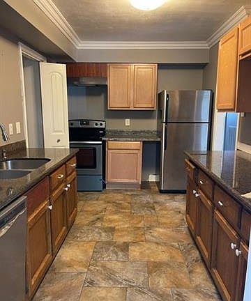 4th image of 119 Saint Nicholas St
