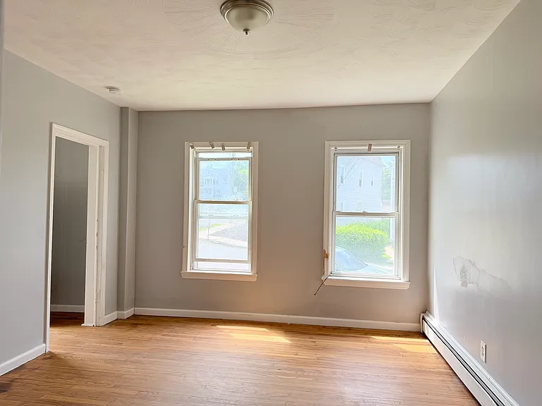 271 Glen St #1 — Photo 6