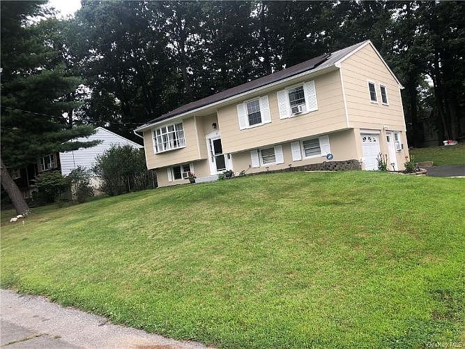 2nd image of 33 Park Circle Dr