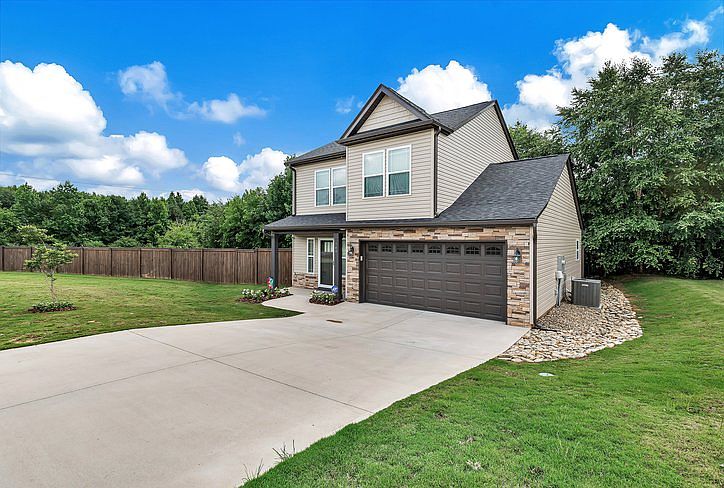 1st image of 140 Pheasant Ridge Dr
