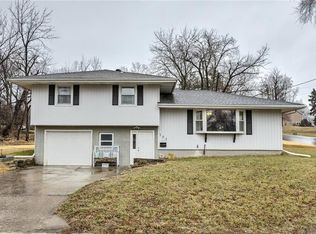 305 N Park St, Bonner Springs, KS 66012