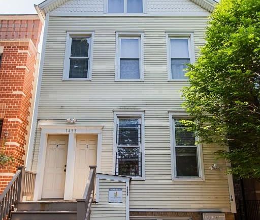 2nd image of 1433 W Oakdale Ave #1A