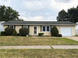 402 Rolling Green Dr, Mt Zion, IL
