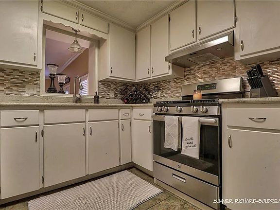 4th image of 4611 Roger St