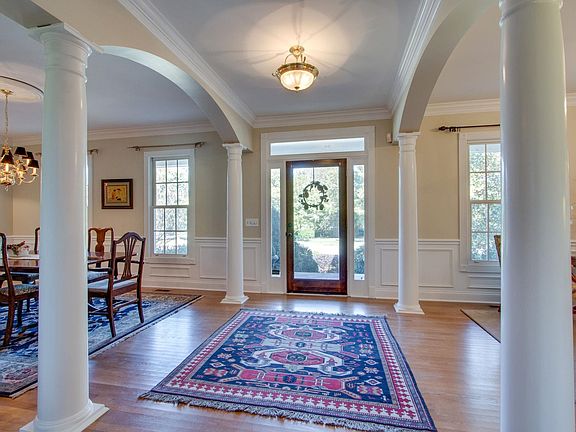 4th image of 915 Yearling Way