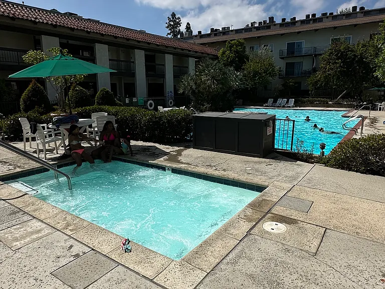 5460 White Oak Ave #C310 — Photo 24