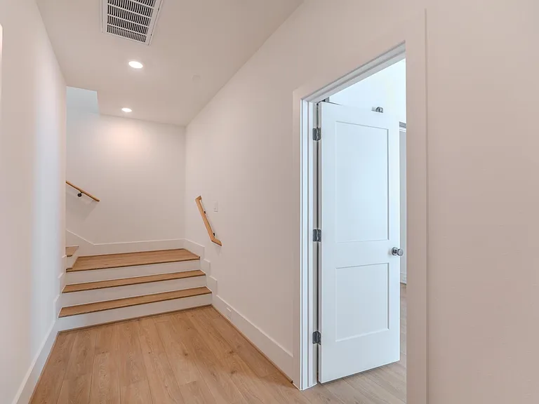 7605 Victory Reserve St — Photo 27