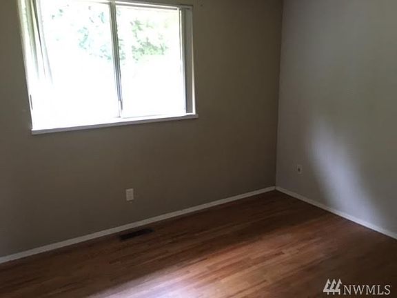 4th image of 2689 Jackson Ave SE