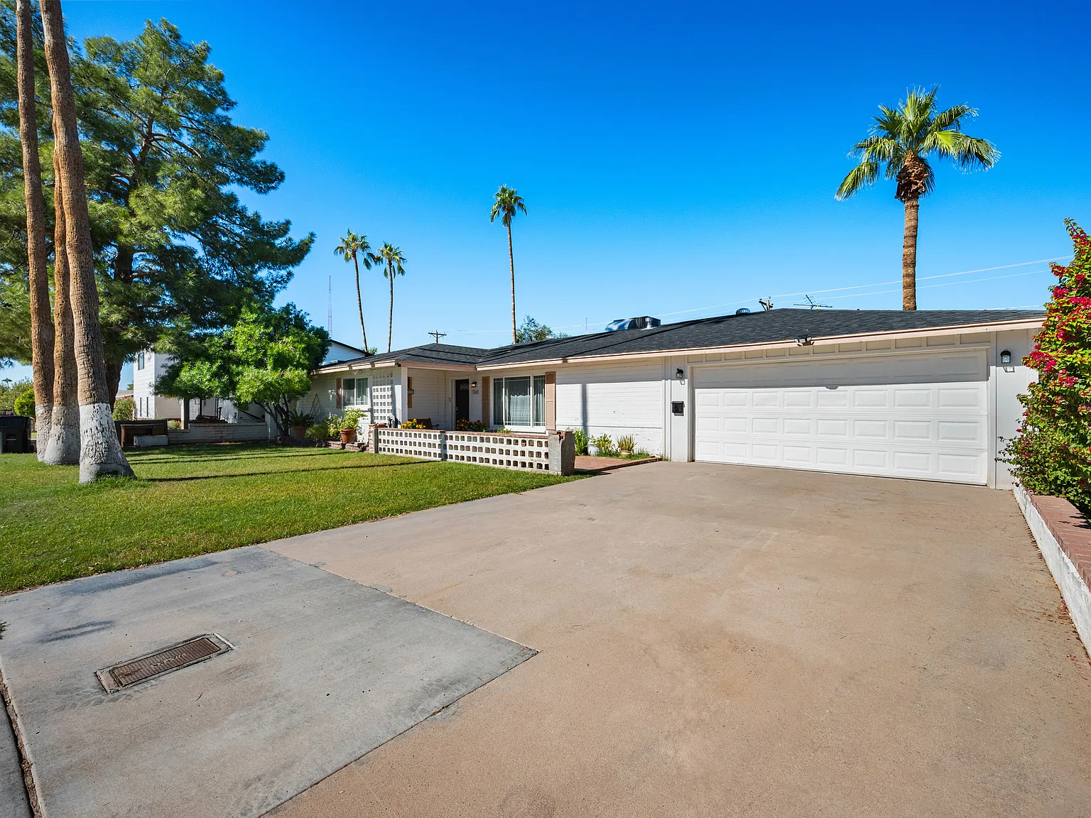 2 bed, 2011 sqft, $900 — Photo 1
