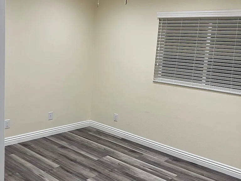 334 Crocker Ave — Photo 17