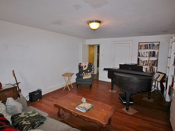 3rd image of 236 Ainslie St #4