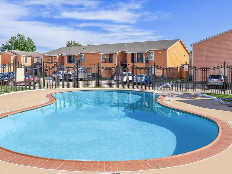 Capewood Apartments — Photo 10