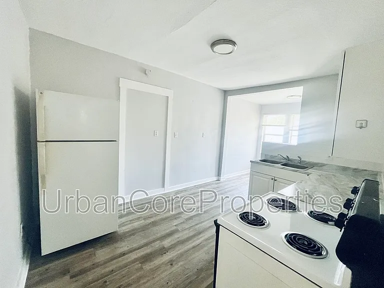 417 4th St N #302 — Photo 3