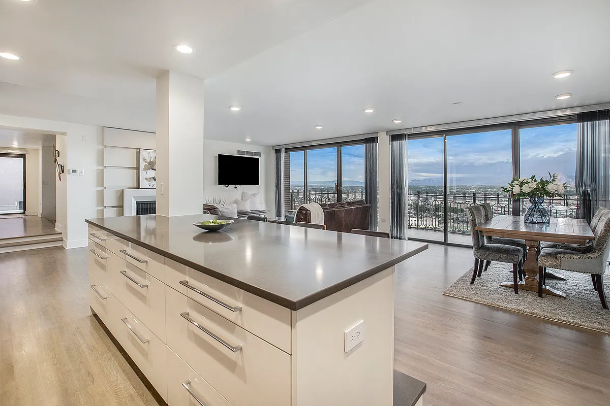 Building Photo - 1020 15th St #Penthouse 42A