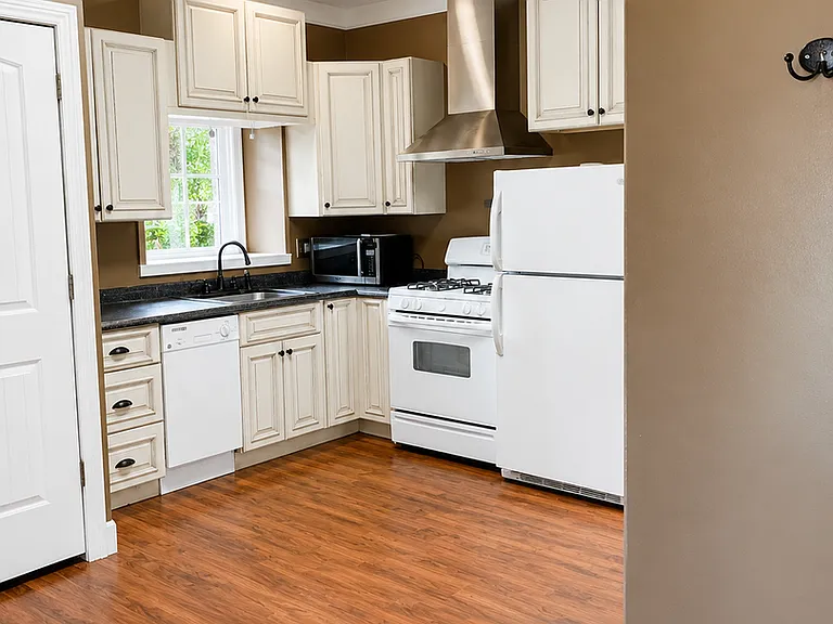 557 N 400 E — Photo 2