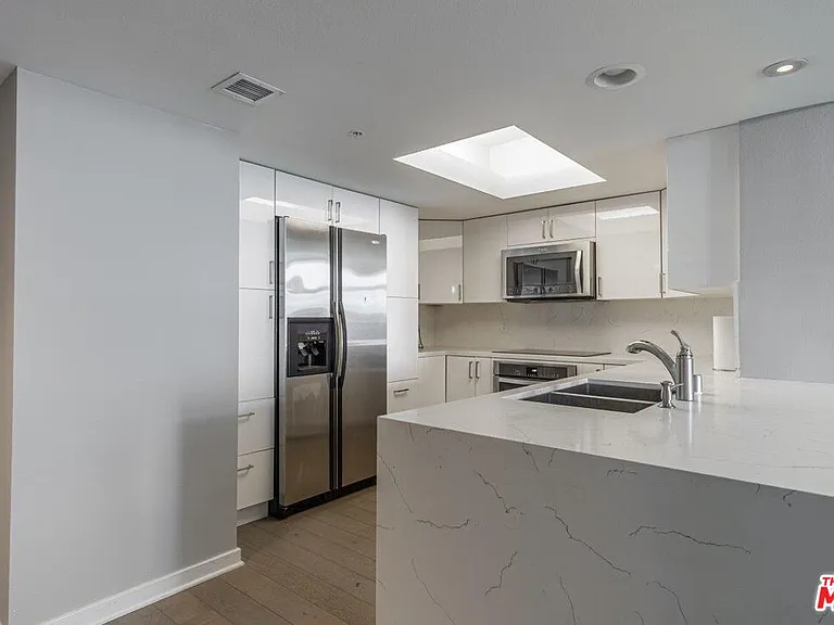 13700 Marina Pointe Dr #1431 — Photo 6