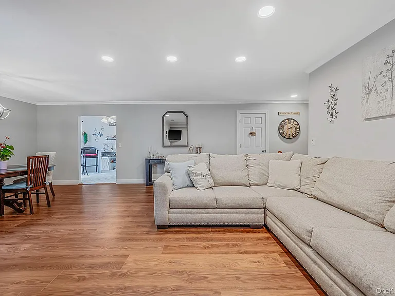 855 Skyline Dr — Photo 8