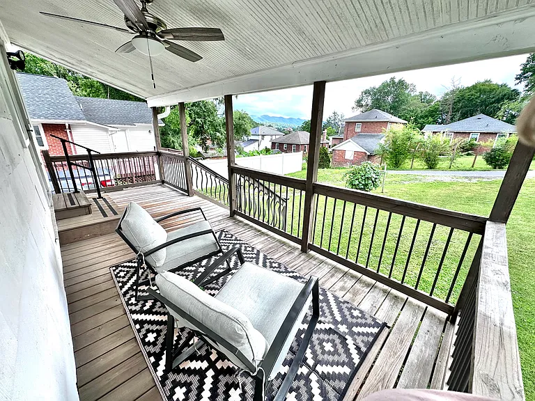 923 E Hillcrest Dr #2 — Photo 9