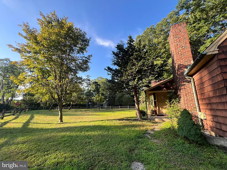 51 Elfman Dr — Photo 4