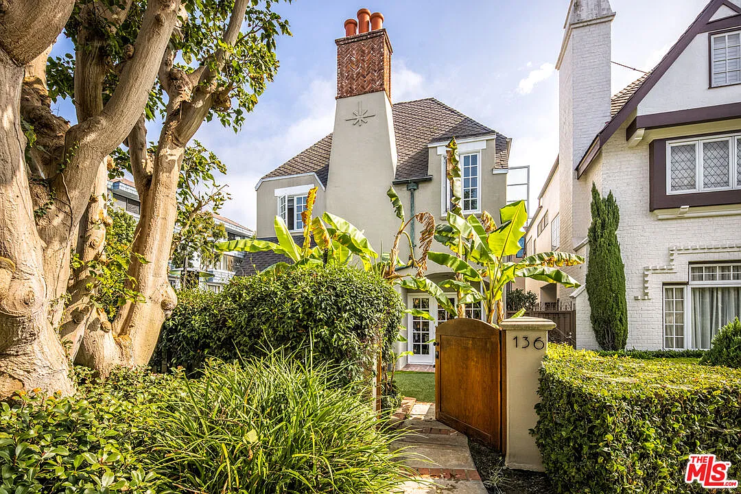 4 bed, 2.5 bath, 2830 sqft, $12,500 — Photo 2