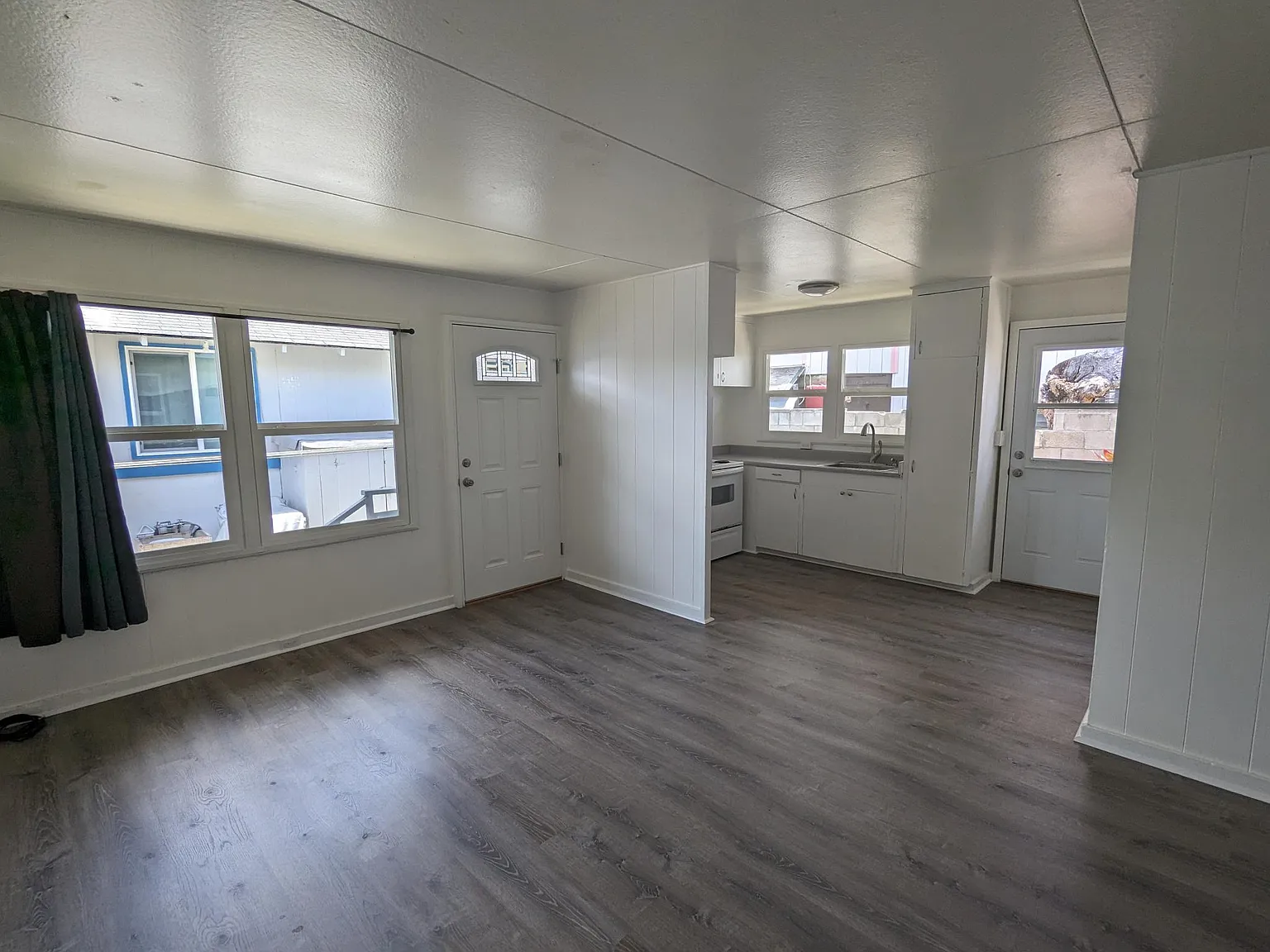 2 bed, 600 sqft, $2,400 — Photo 3