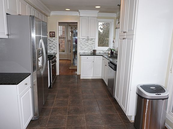 5th image of 3908 Plum Run Ct