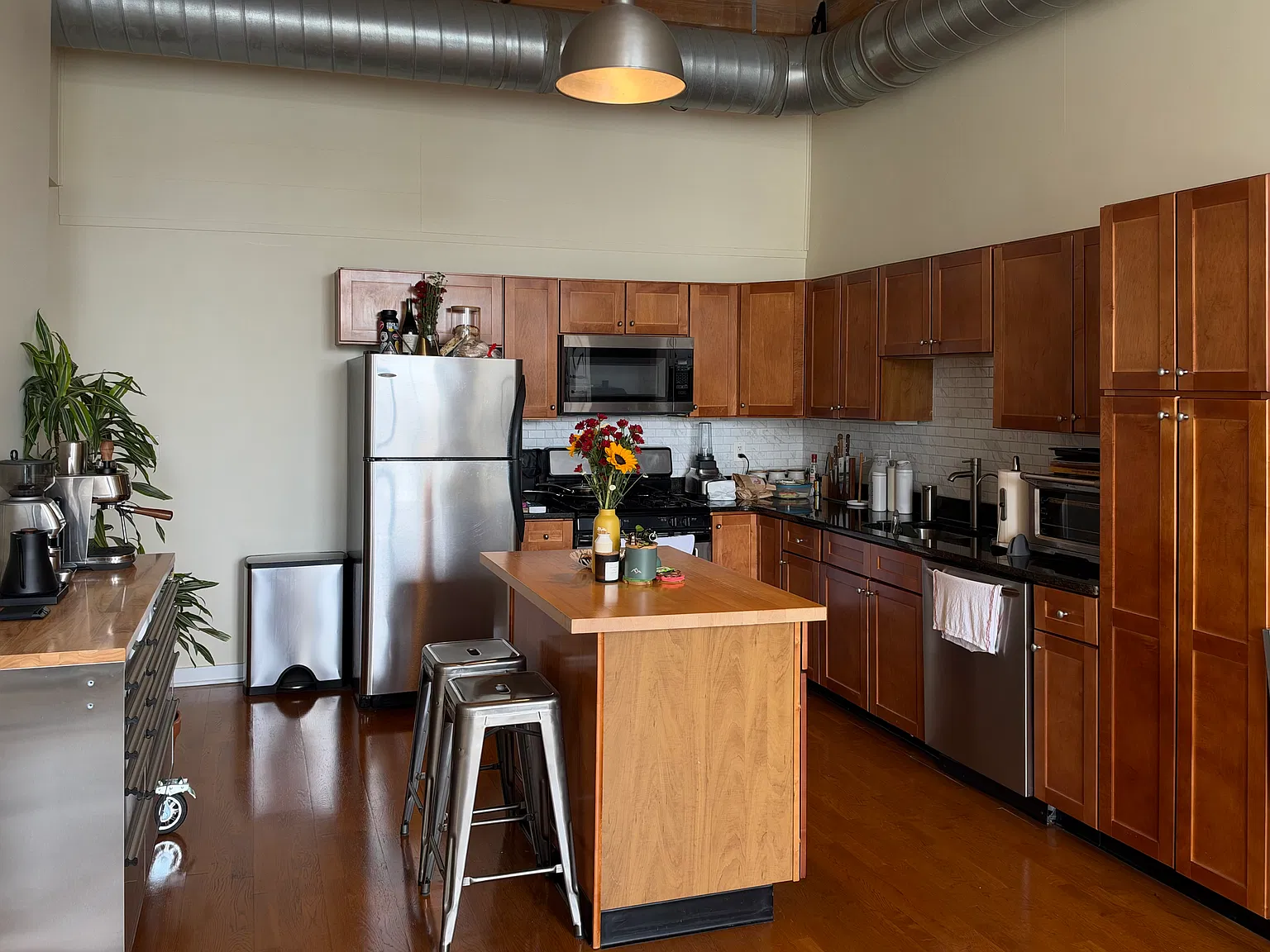 2 bed, 1287 sqft, $2,350 — Photo 4