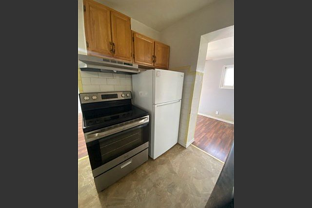 1st image of 385 Cathcart St #4