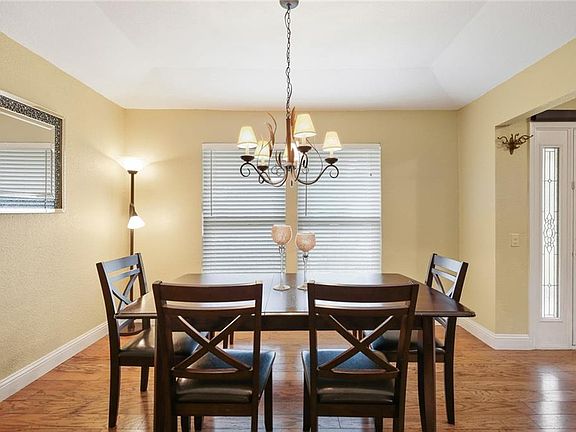 3rd image of 3109 Kingsbridge Dr