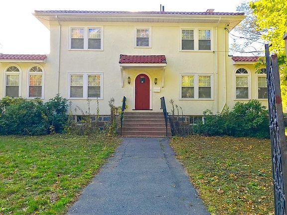 3rd image of 985 Metropolitan Ave