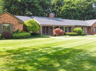 1825 Tiverton Rd, Bloomfield Hills, MI 48304