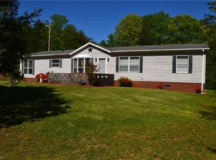 1050 Scuffle Town Rd, Walnut Cove, NC 27052