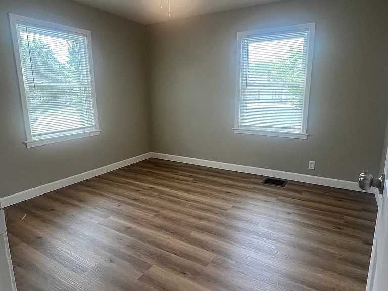 56 Winston Dr — Photo 11