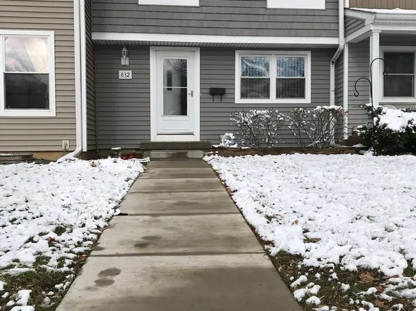 832 Carnaby Ct, Schaumburg, IL 60194