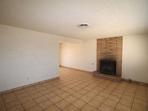 3rd image of 18171 Catalpa St