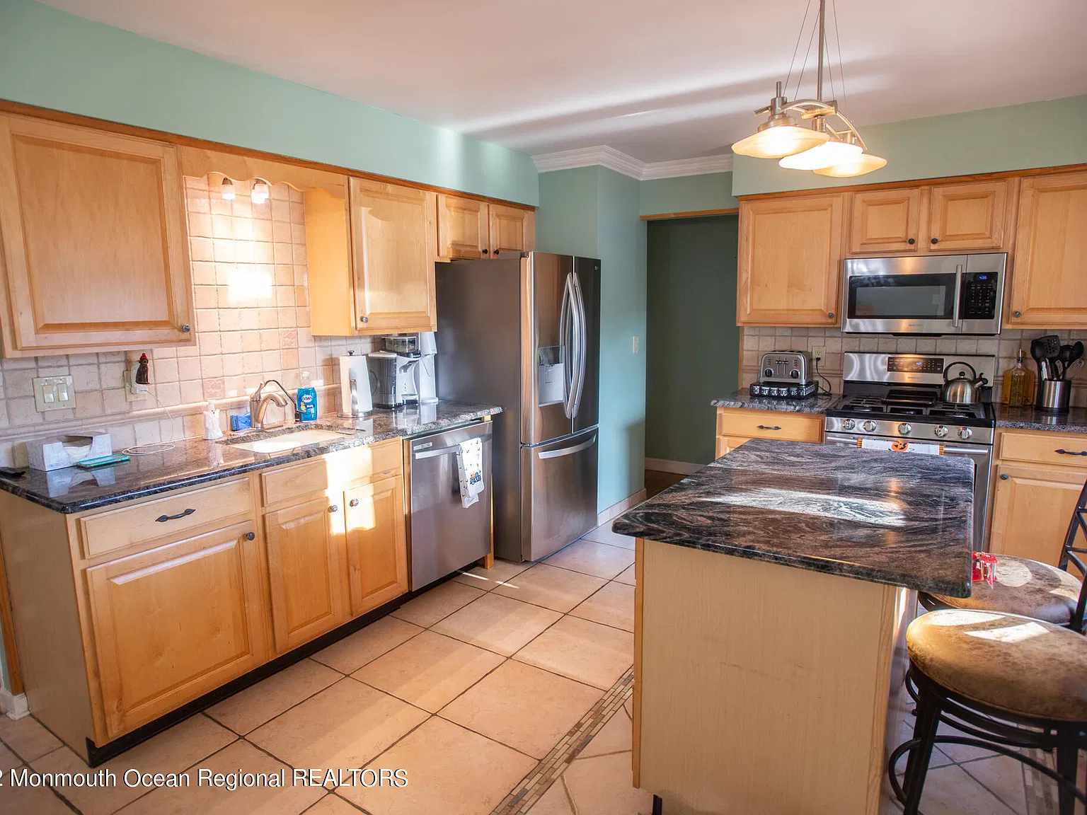 3 bed, 1.5 bath, 1208 sqft, $3,500 — Photo 2