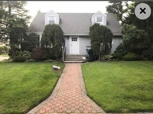 25 E Shore Dr, Massapequa, NY 11758