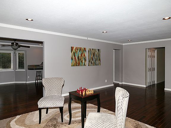 4th image of 11556 Francis Dr