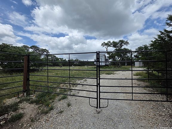 2nd image of 2121 Rimrock LOT 1