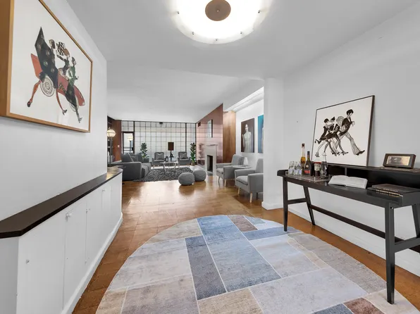219 East 49th Street image 2 of 18