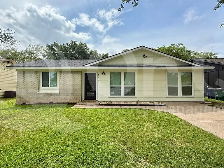710 Wales Way — Photo 1