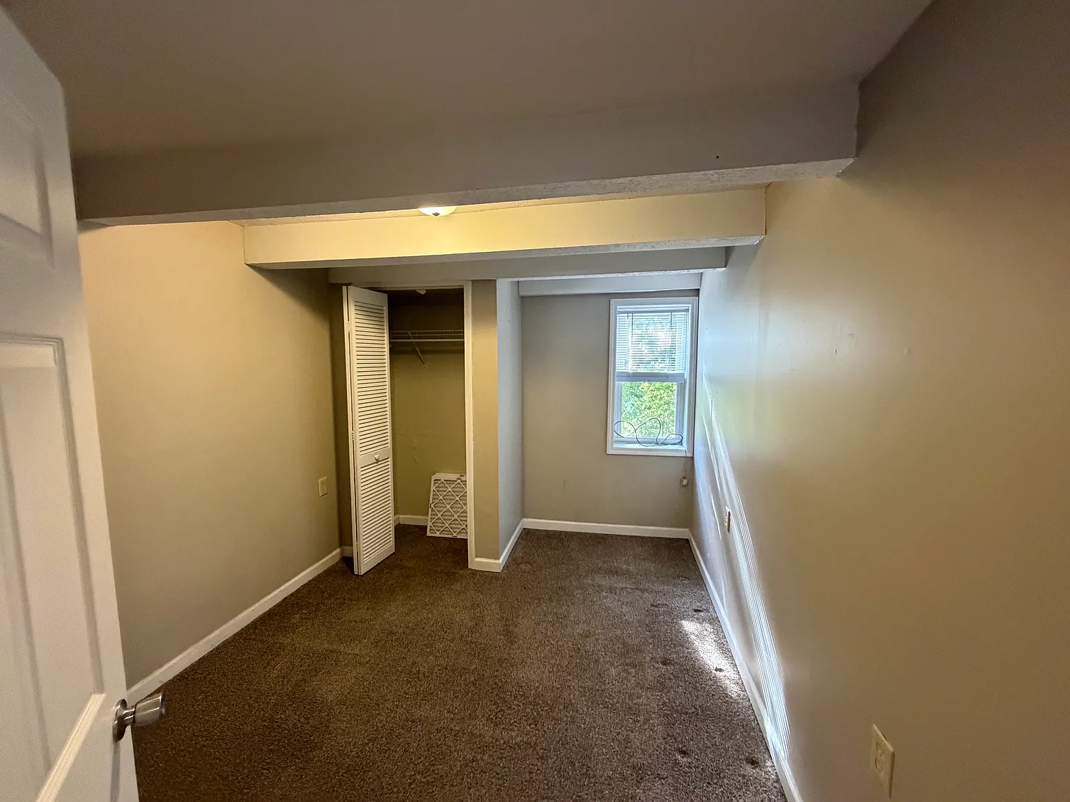 3 bed, 984 sqft, $1,045 — Photo 2