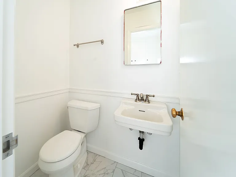 Brentwood House — Photo 27