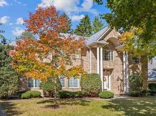 1011 Penny Ln, Wheaton, IL 60189