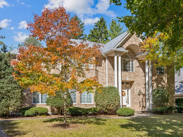 1011 Penny Ln, Wheaton, IL 60189