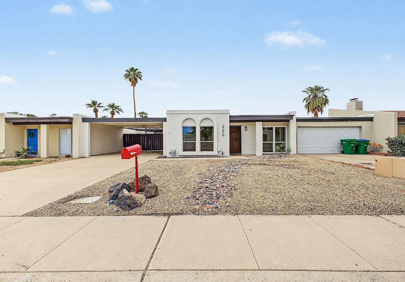 4 bed, 2.0 bath, $2,260 — Photo 2