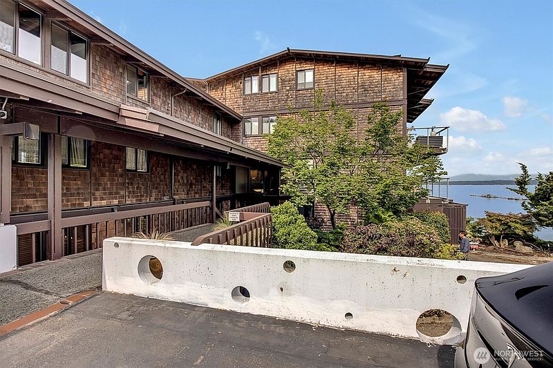 4th image of 3717 Beach Drive SW #207