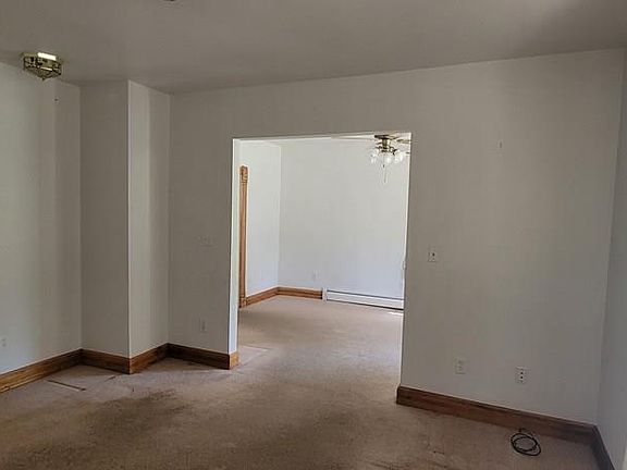5th image of 619 E 2nd St