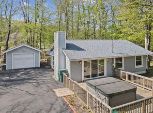 209 Greenbriar Cir, Tobyhanna, PA